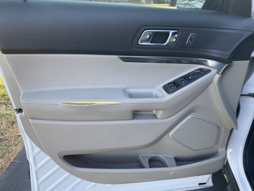 2013 Ford Explorer Image 12