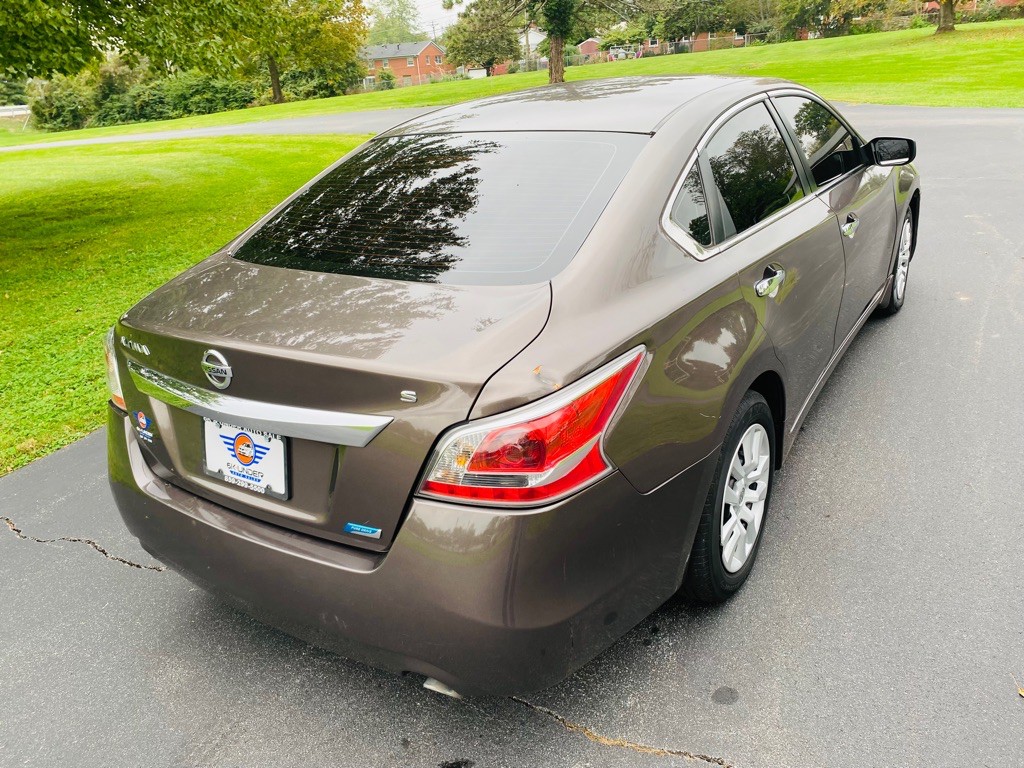 2015 Nissan Altima Image 4