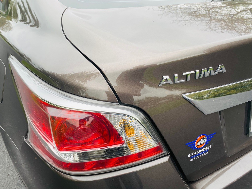 2015 Nissan Altima Image 10