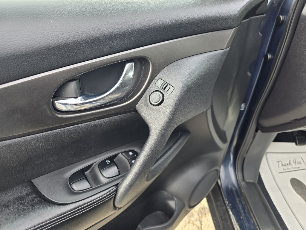 2015 Nissan Rogue Image 14