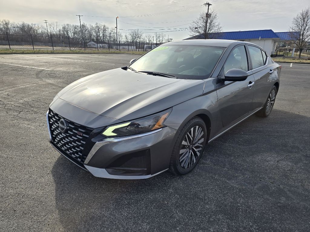 2023 Nissan Altima Image 2