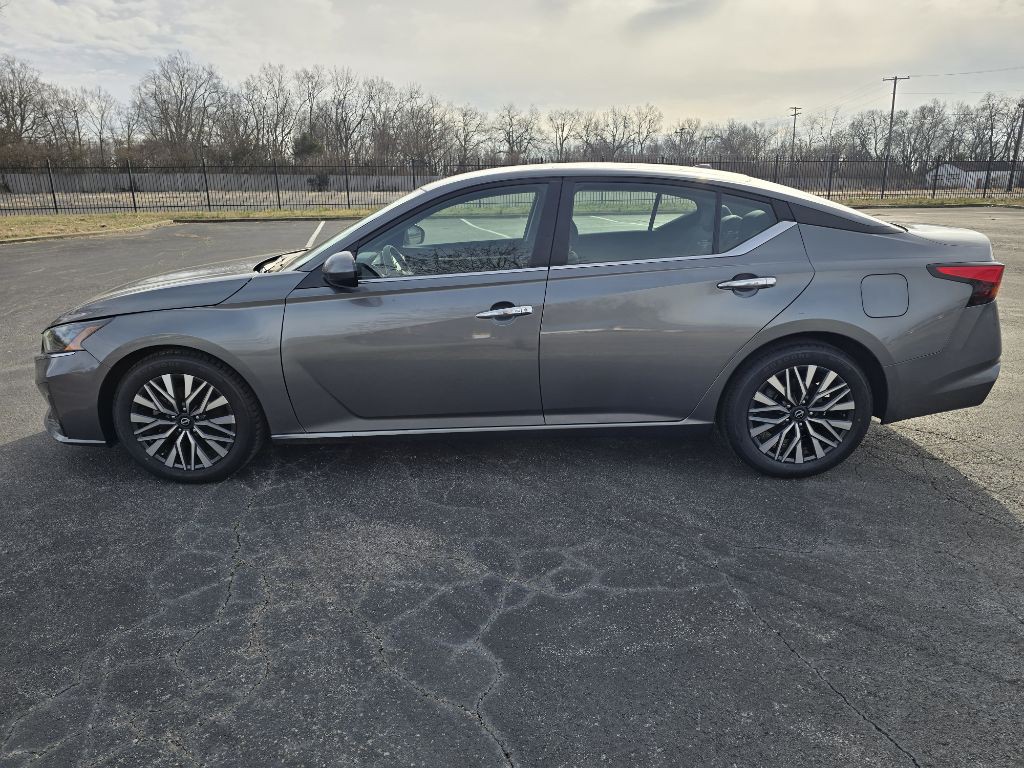 2023 Nissan Altima Image 3