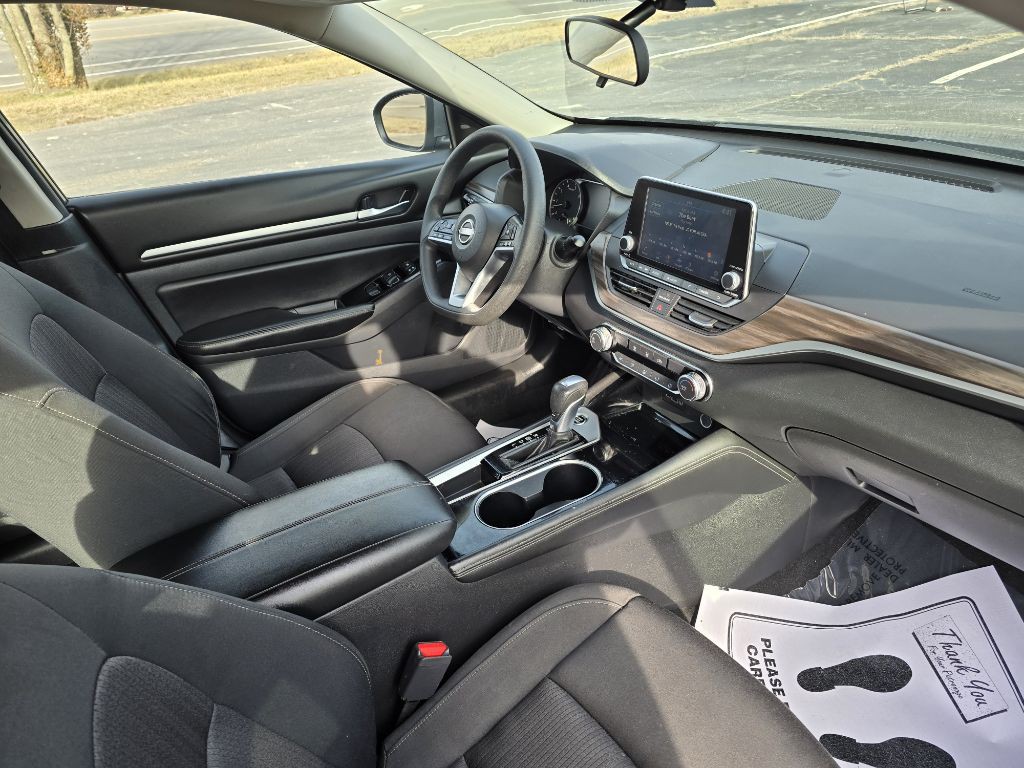 2023 Nissan Altima Image 8