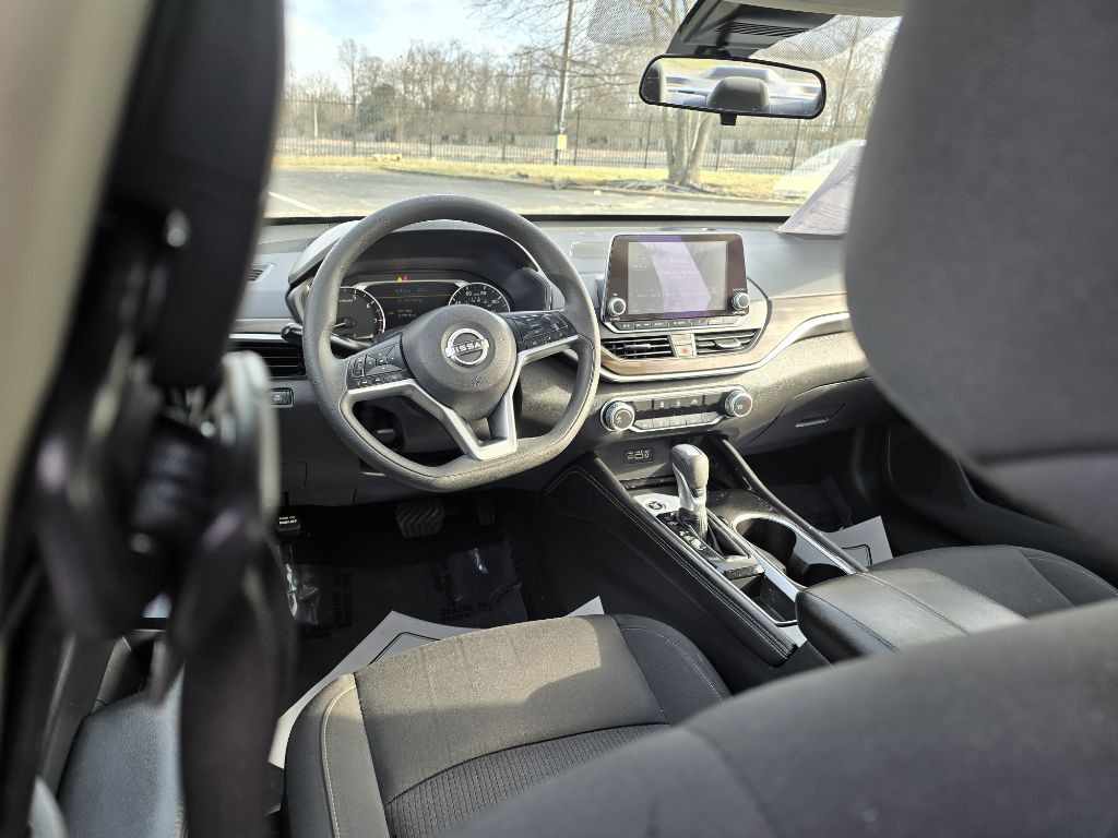 2023 Nissan Altima Image 13