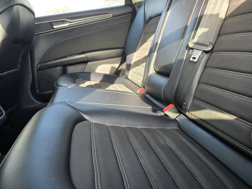 2017 Ford Fusion Image 16