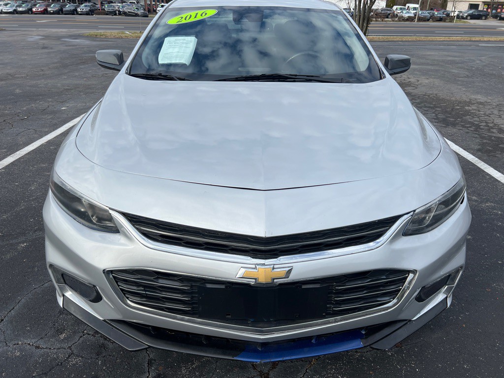 2016 Chevrolet Malibu Image 2