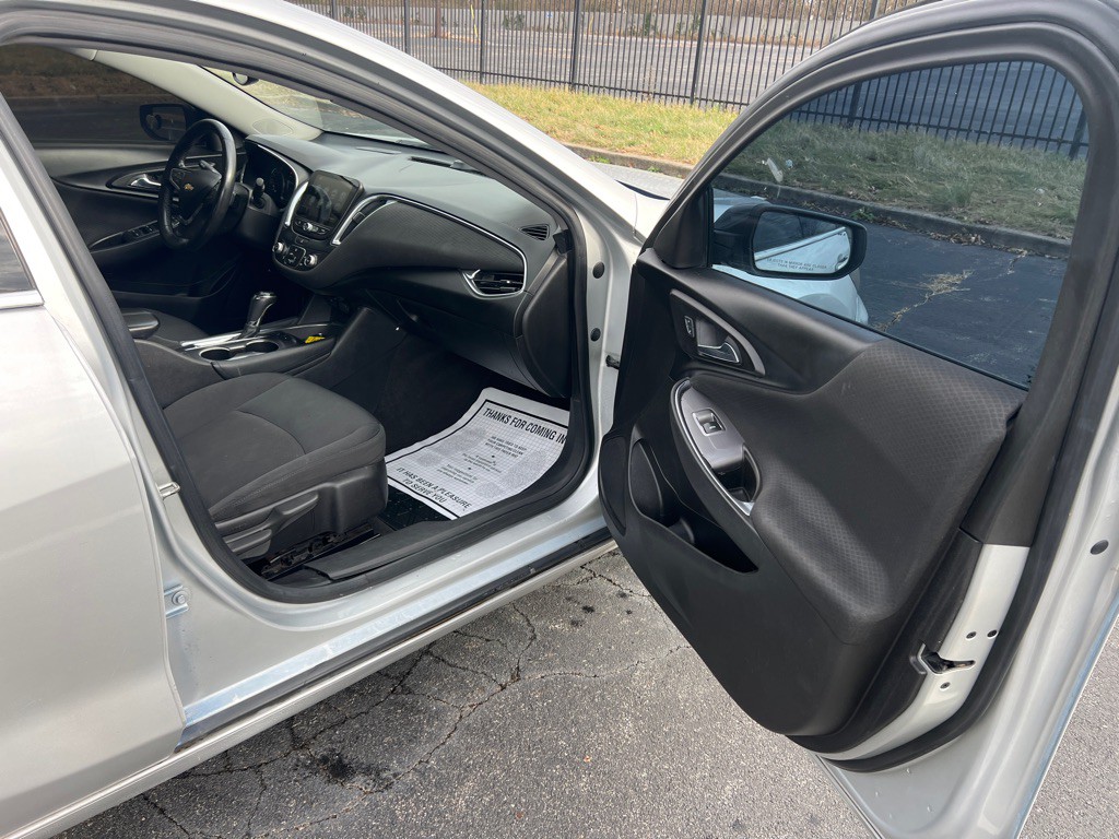 2016 Chevrolet Malibu Image 9