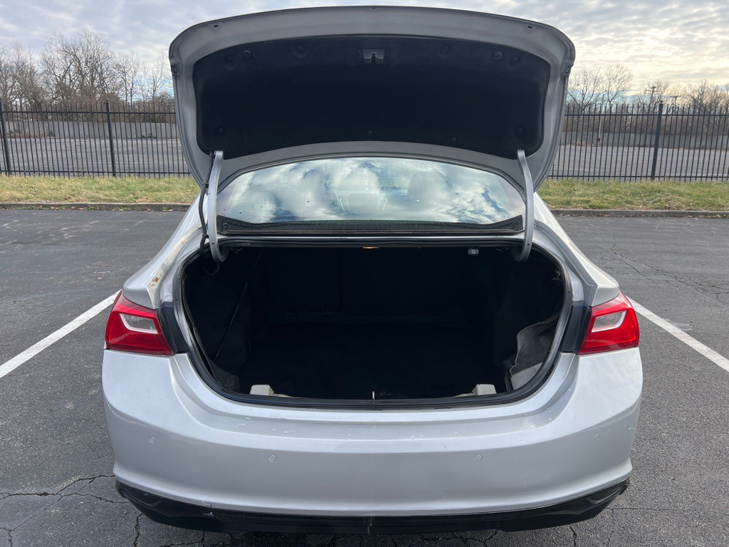 2016 Chevrolet Malibu Image 12