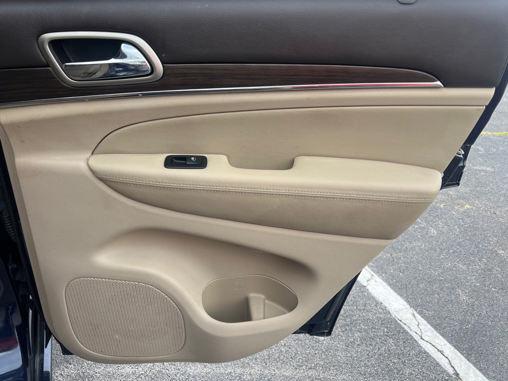 2017 Jeep Grand Cherokee Image 12