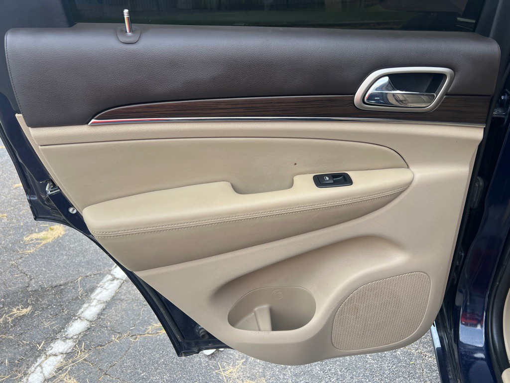 2017 Jeep Grand Cherokee Image 16