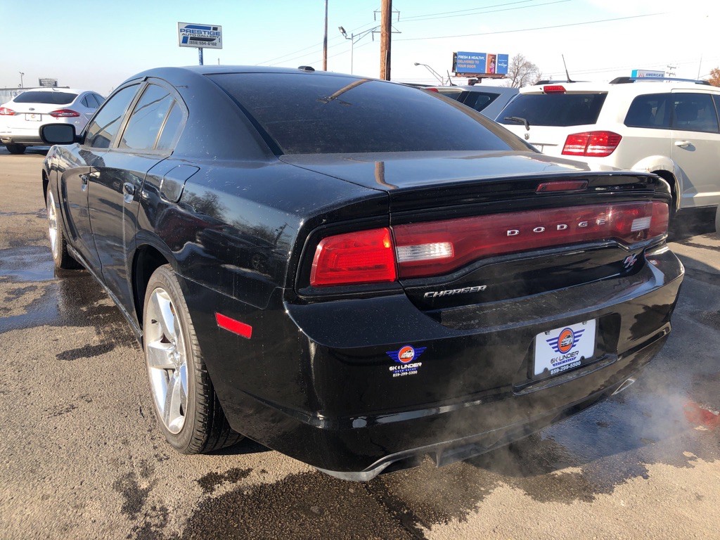 2011 Dodge Charger Image 4
