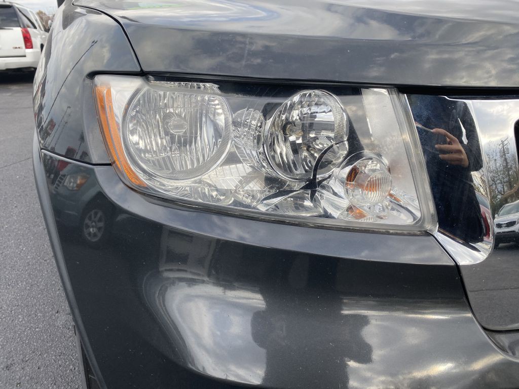 2011 Jeep Grand Cherokee Image 9