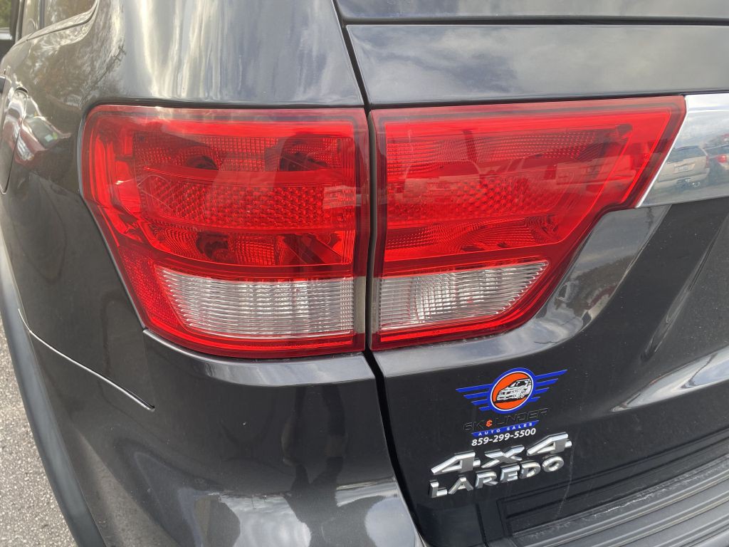 2011 Jeep Grand Cherokee Image 10