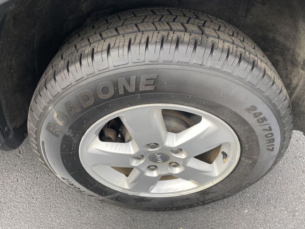 2011 Jeep Grand Cherokee Image 11