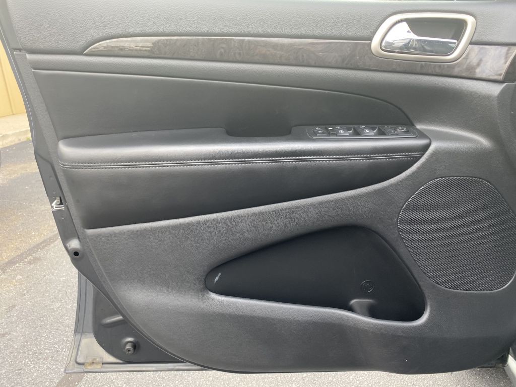 2011 Jeep Grand Cherokee Image 12