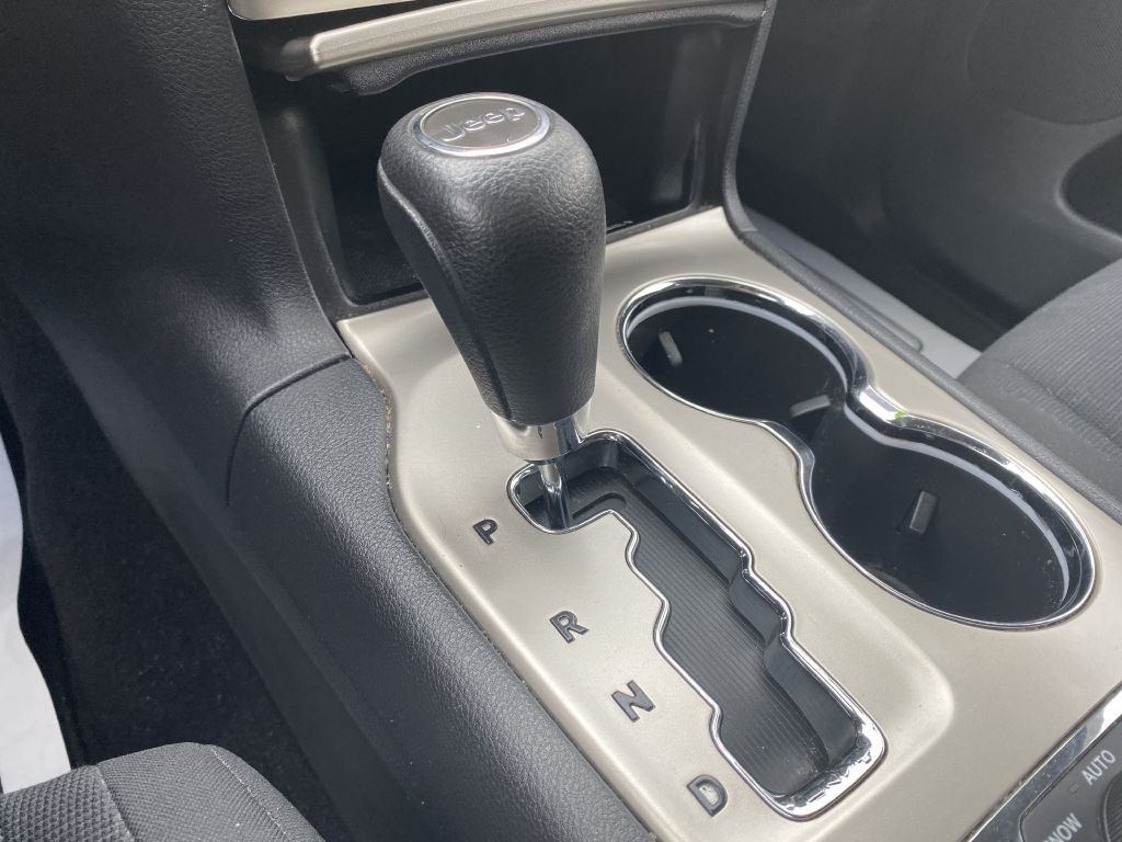 2011 Jeep Grand Cherokee Image 24