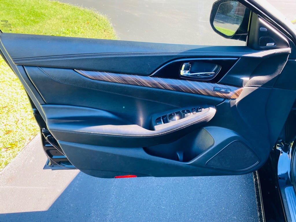 2017 Nissan Maxima Image 13
