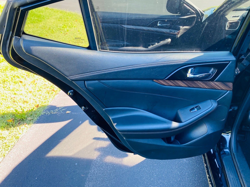 2017 Nissan Maxima Image 14