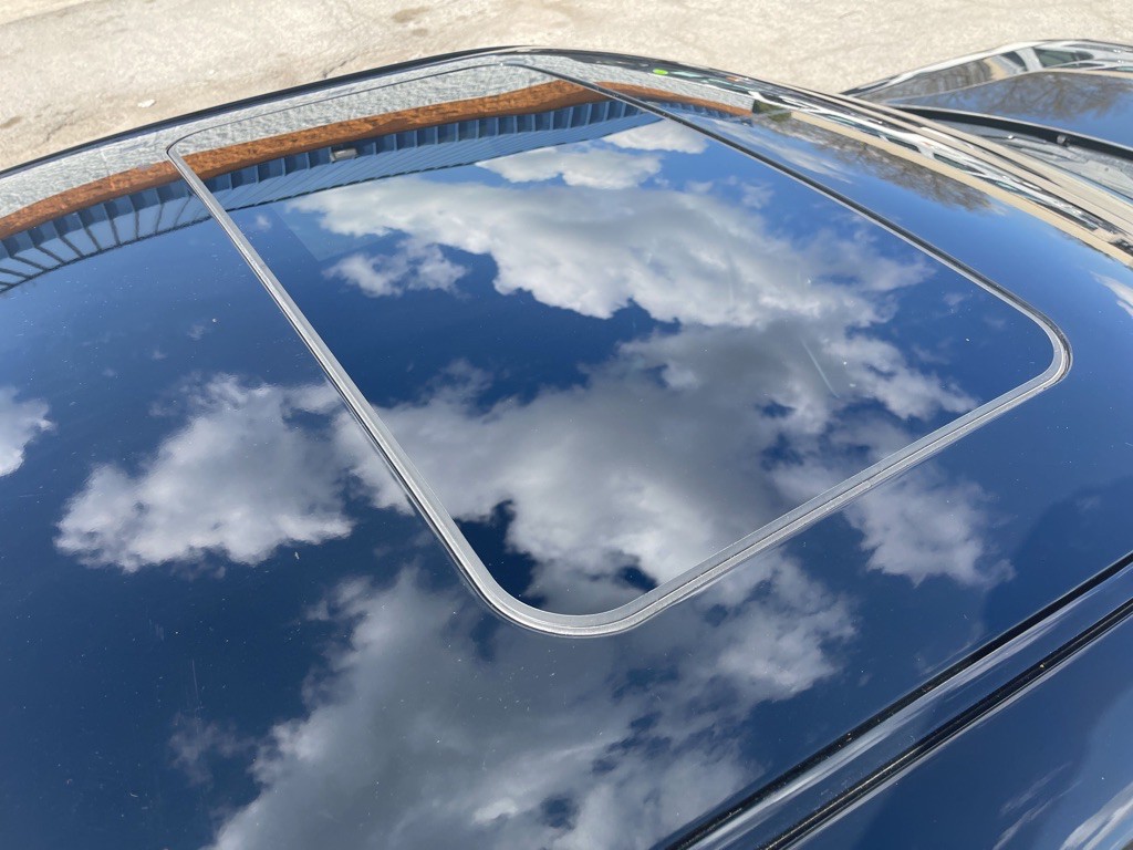 2015 Dodge Challenger Image 10