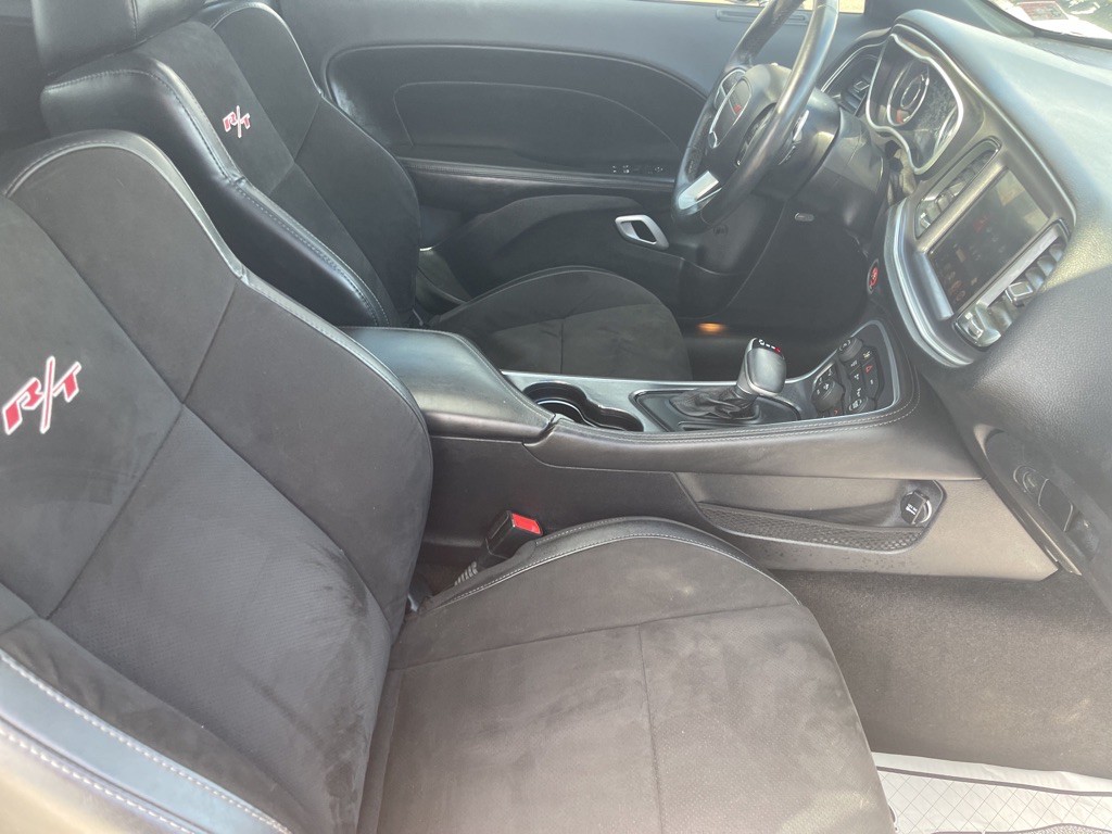 2015 Dodge Challenger Image 27