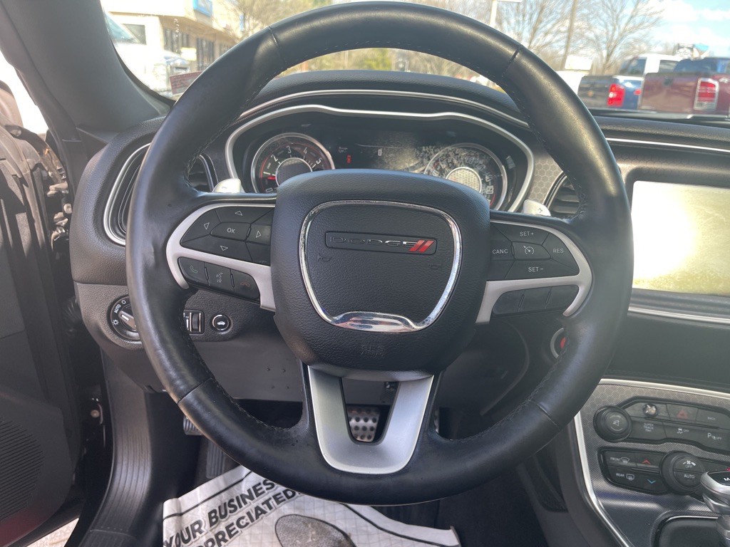 2015 Dodge Challenger Image 32