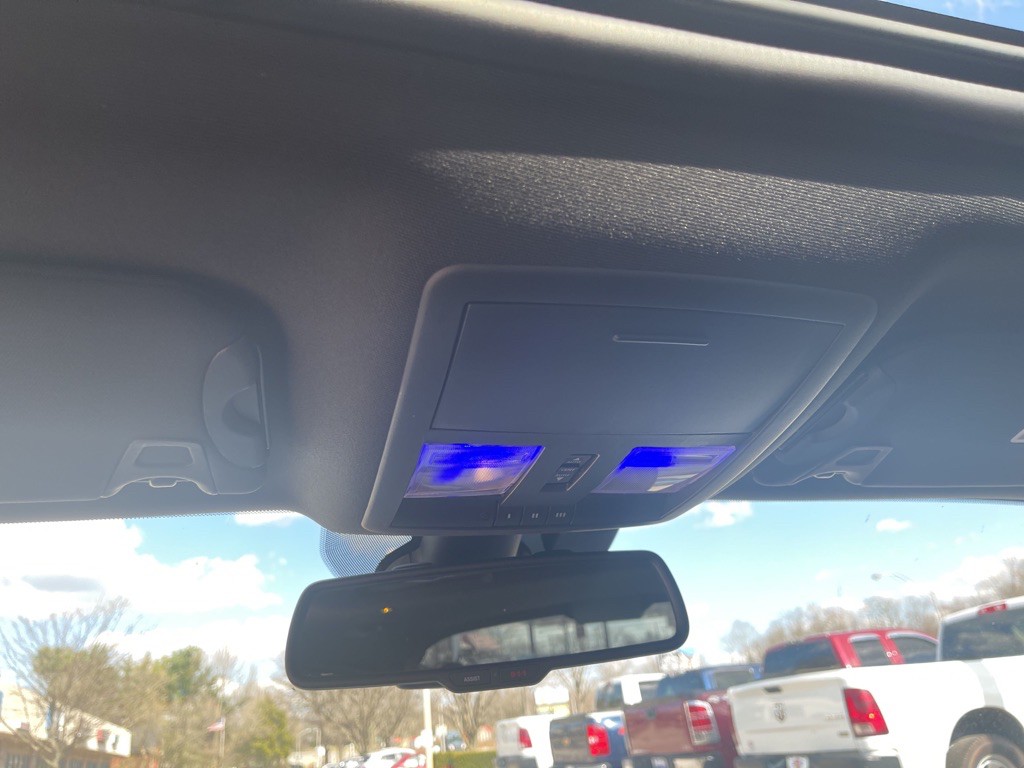 2015 Dodge Challenger Image 35