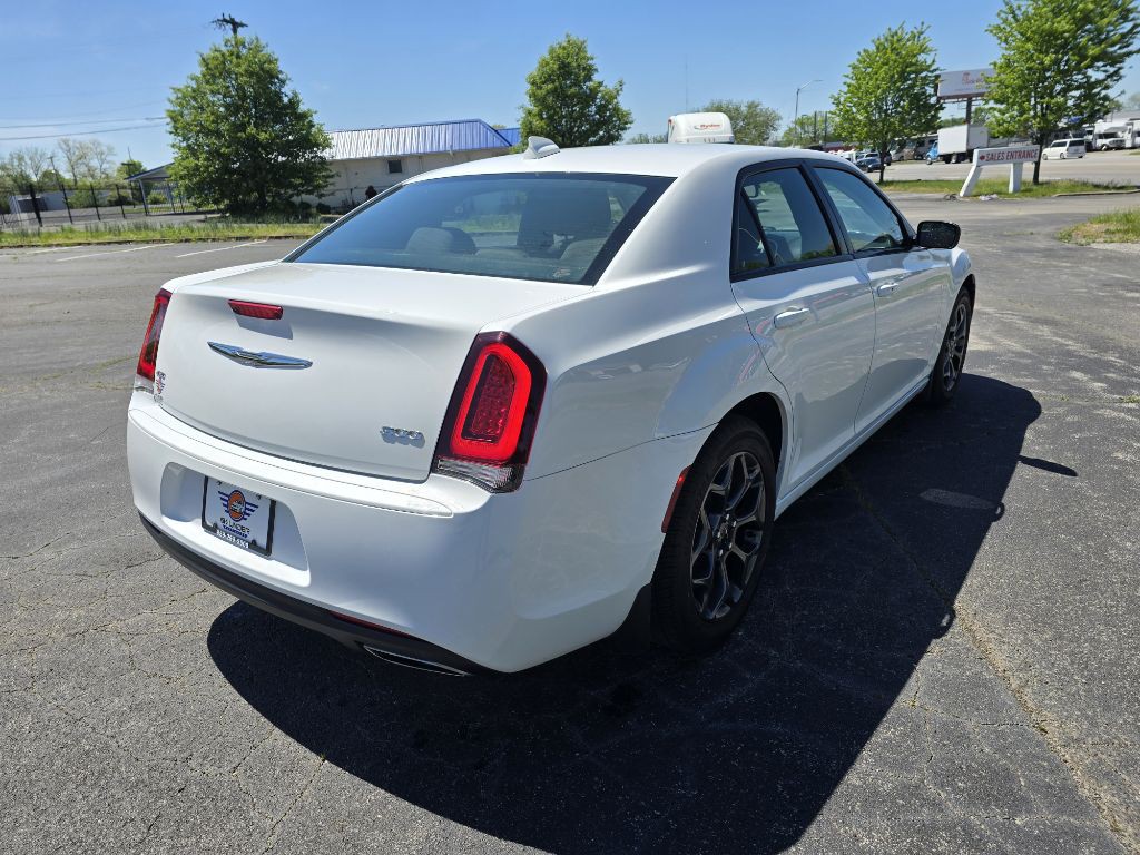 2018 Chrysler 300 Image 7