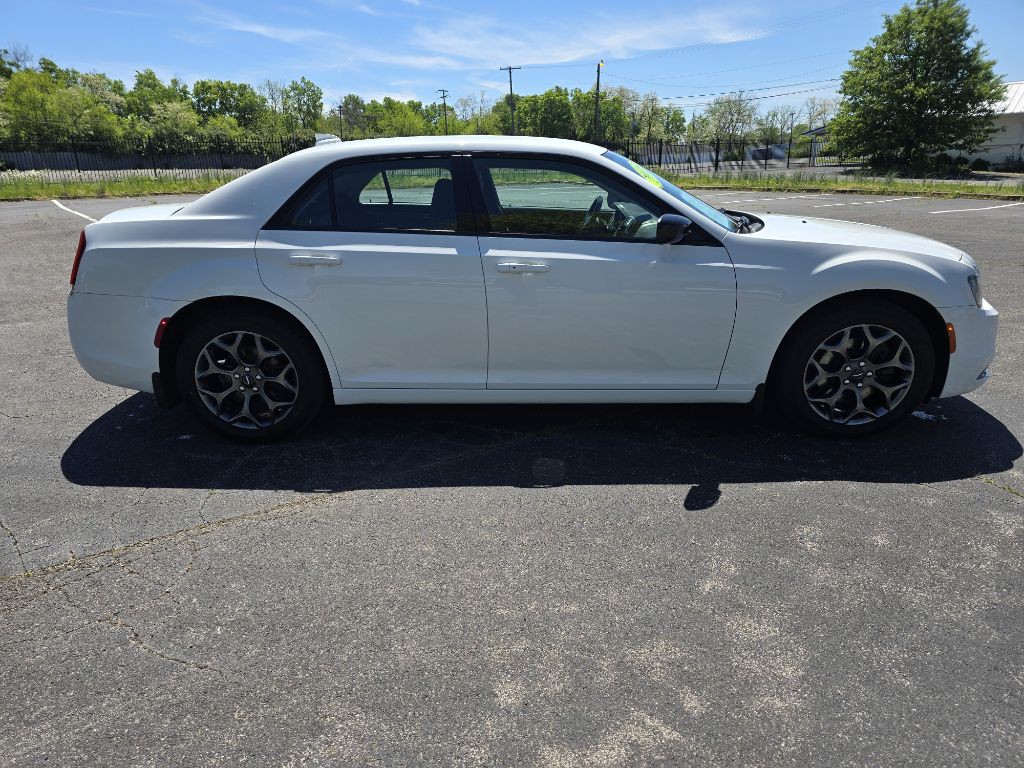 2018 Chrysler 300 Image 8