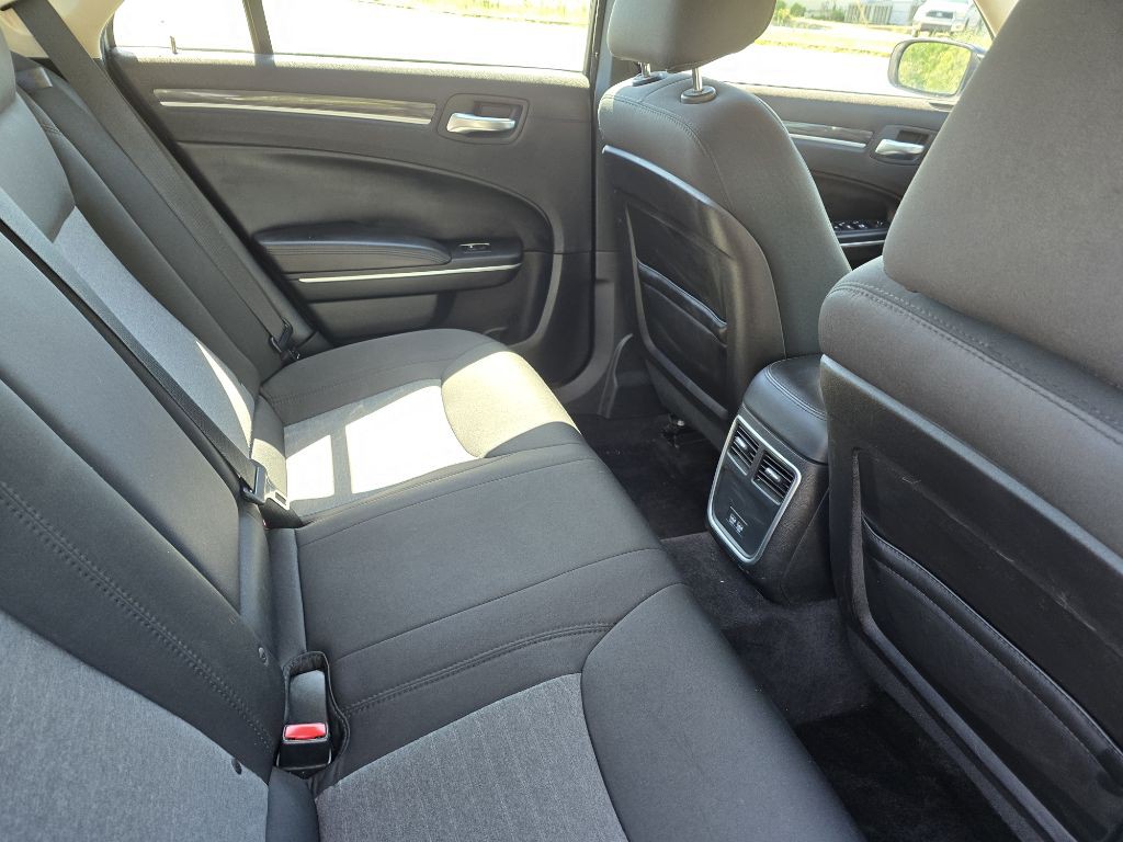 2018 Chrysler 300 Image 10
