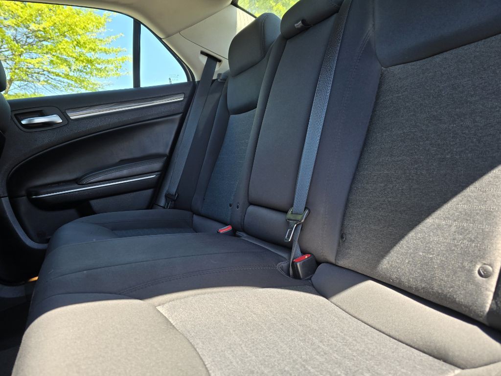 2018 Chrysler 300 Image 12