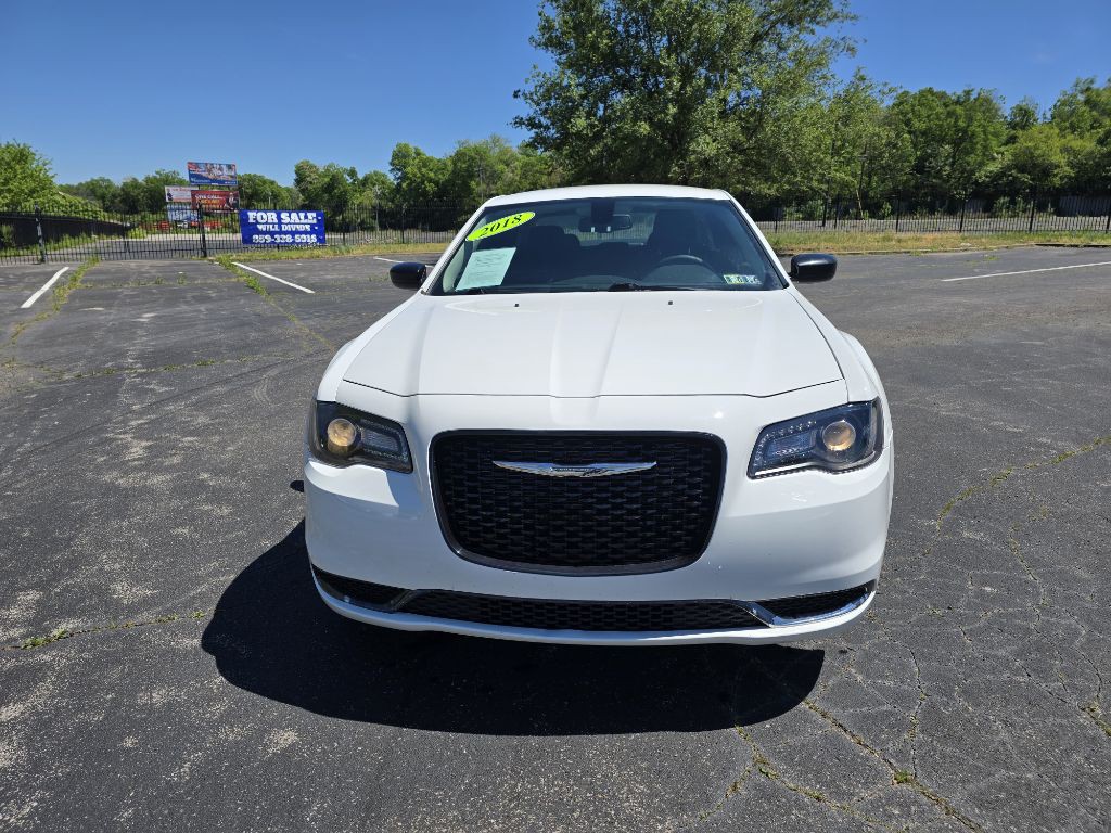 2018 Chrysler 300 Image 2
