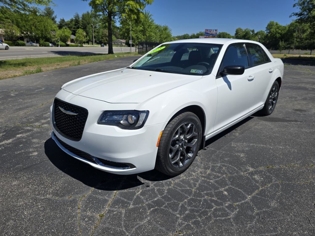 2018 Chrysler 300 Image 3