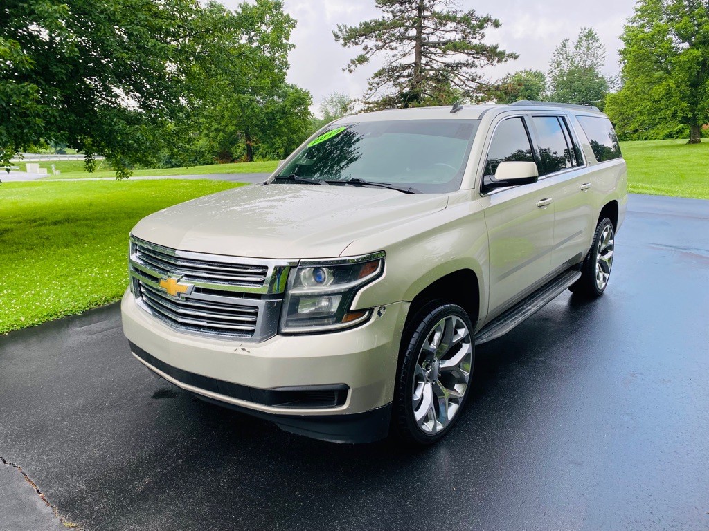 2015 Chevrolet Suburban Image 3