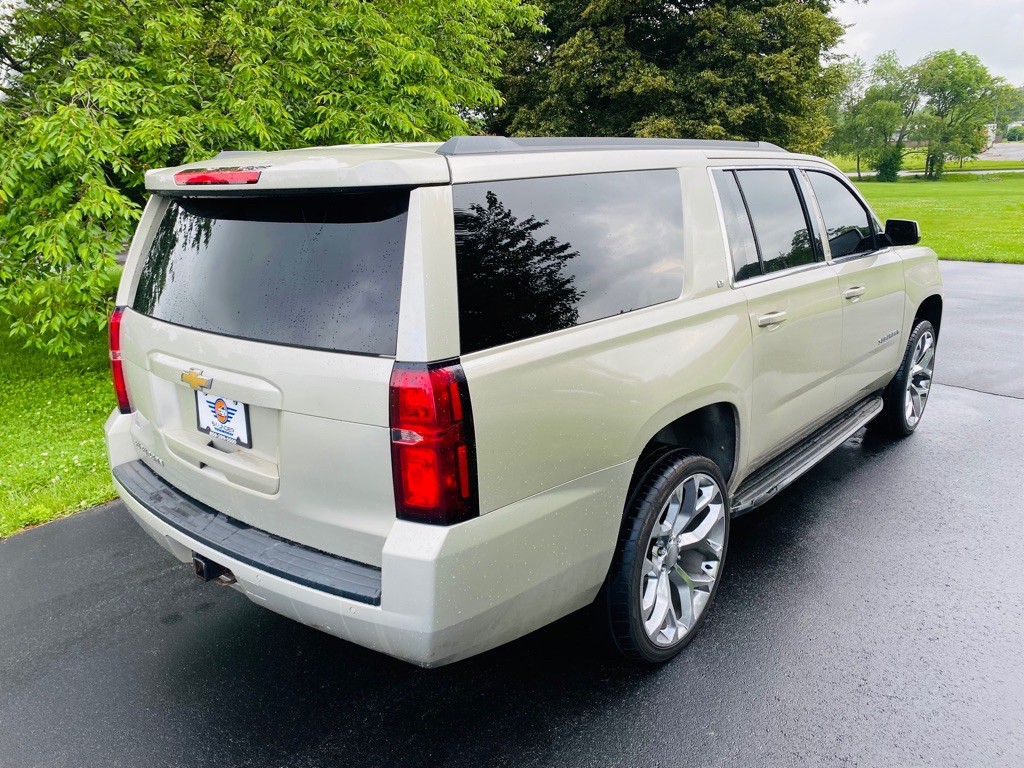 2015 Chevrolet Suburban Image 4