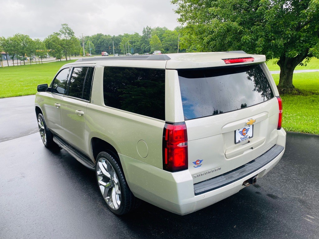 2015 Chevrolet Suburban Image 5