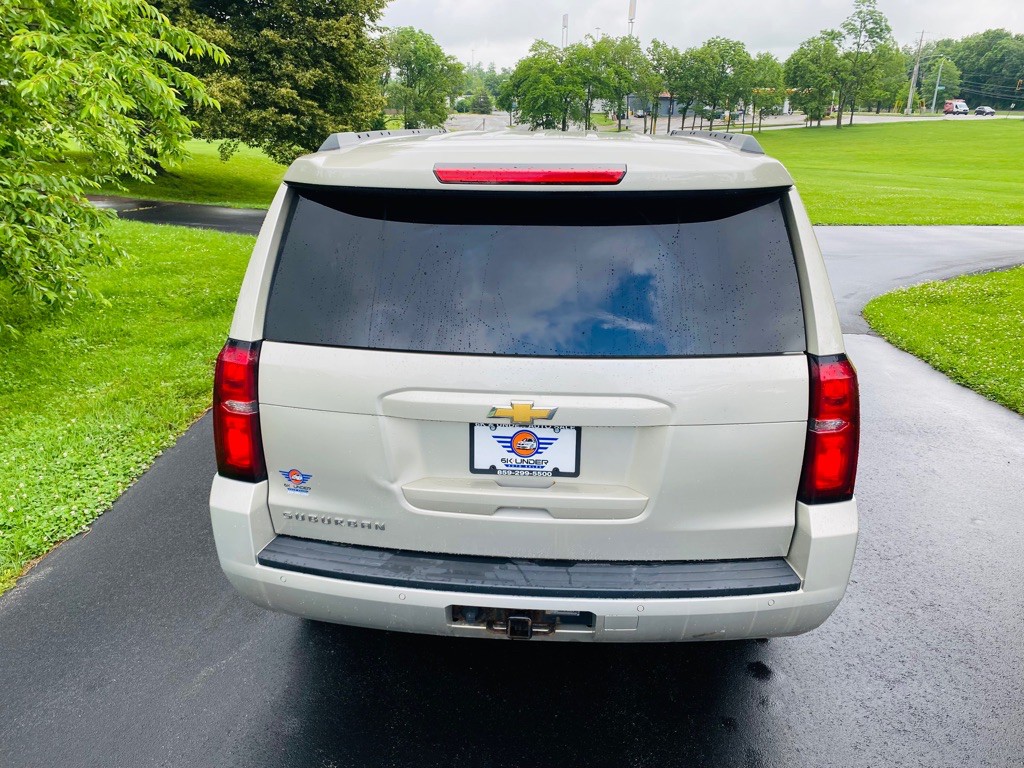2015 Chevrolet Suburban Image 6