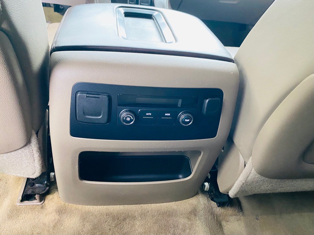 2015 Chevrolet Suburban Image 19