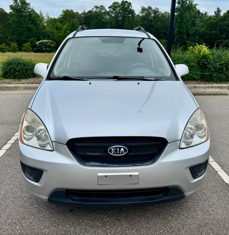 2009 Kia Rondo Image 2