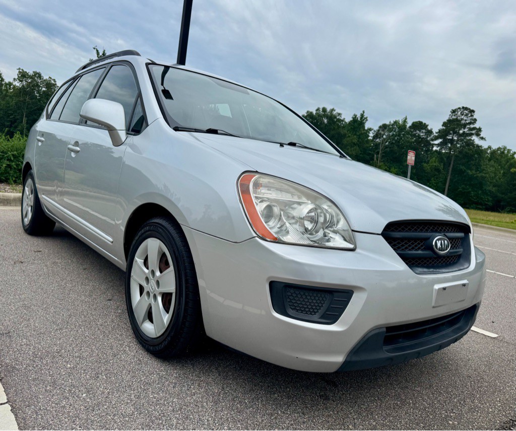 2009 Kia Rondo Image 3