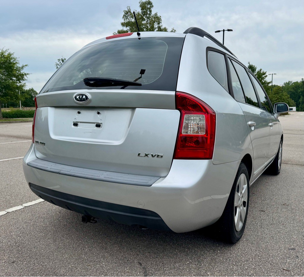 2009 Kia Rondo Image 5