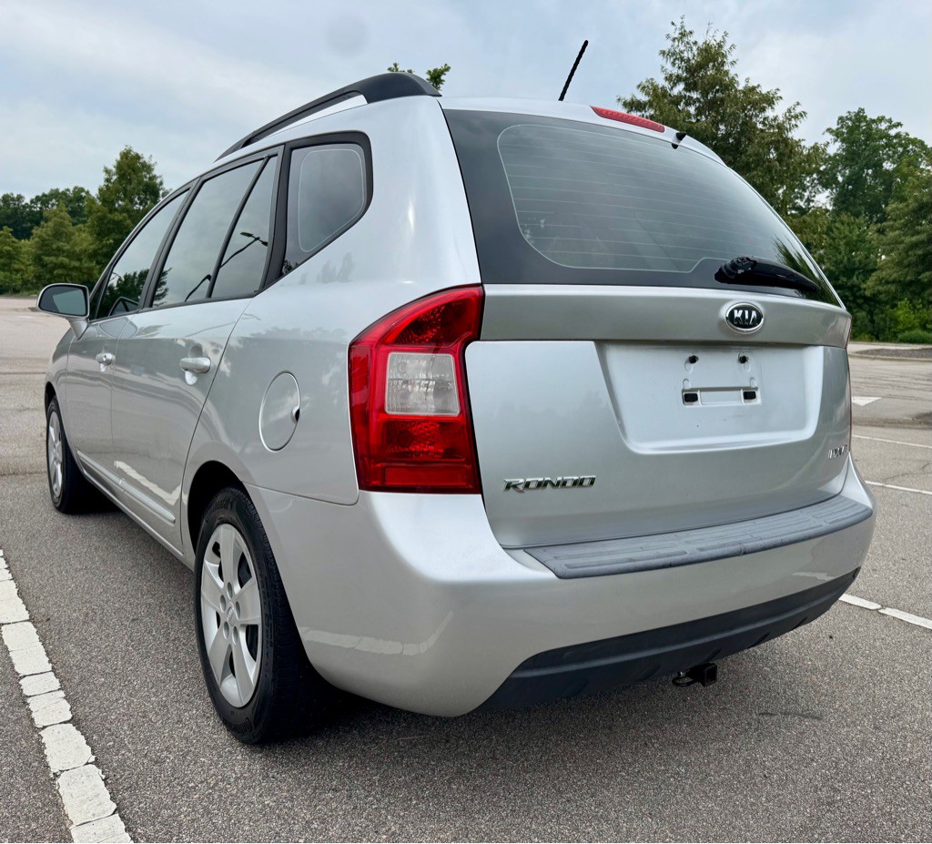 2009 Kia Rondo Image 7