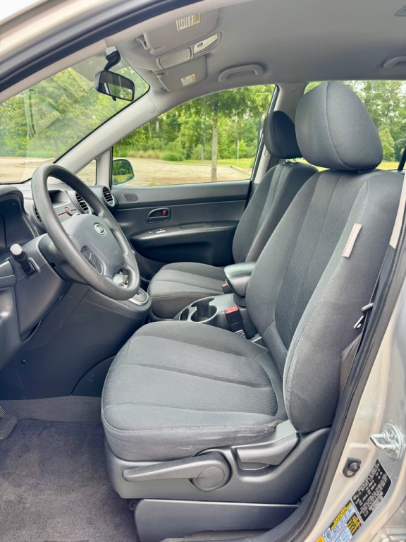 2009 Kia Rondo Image 10