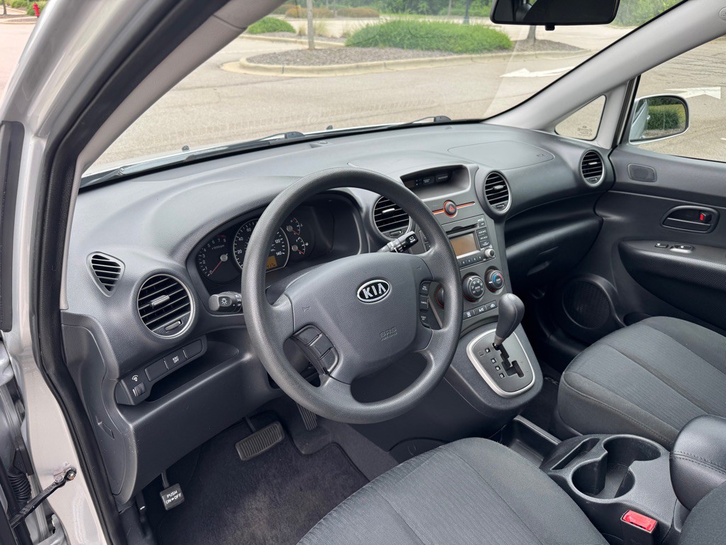 2009 Kia Rondo Image 12