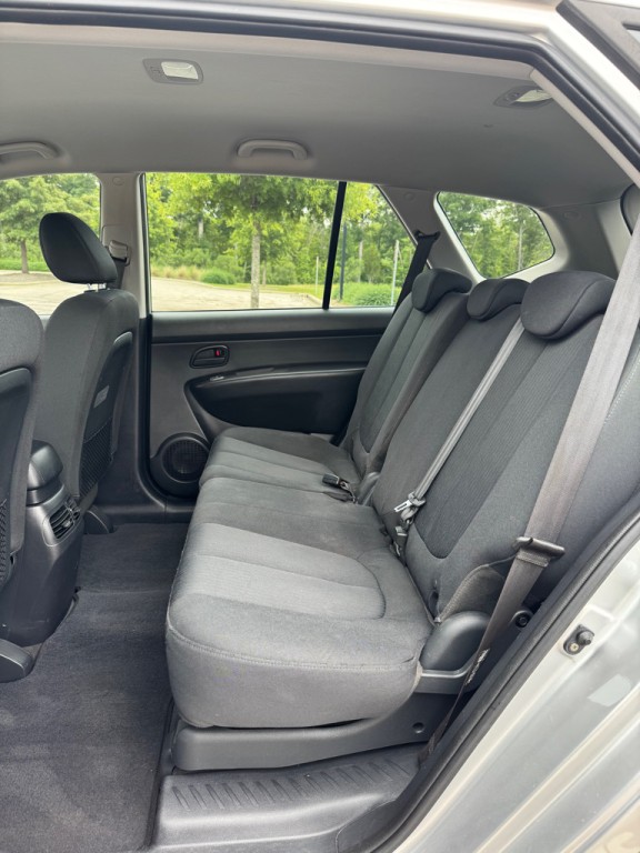 2009 Kia Rondo Image 14