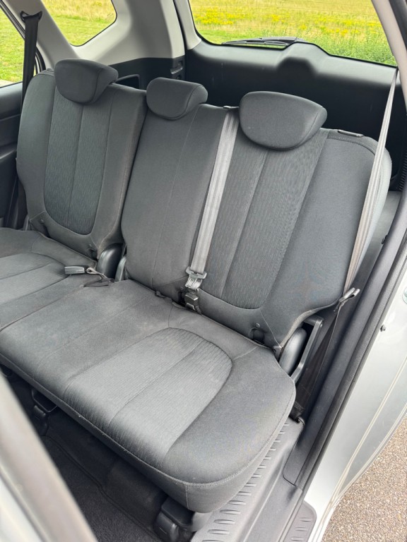2009 Kia Rondo Image 15