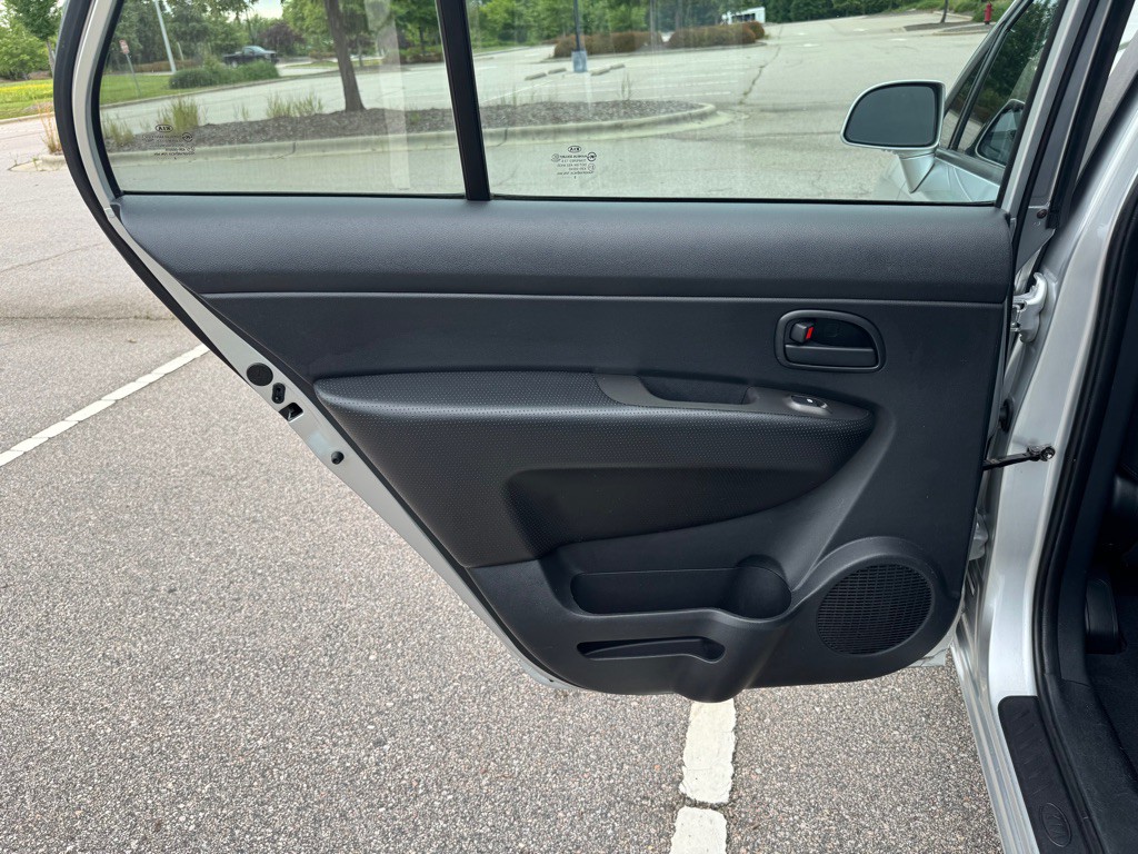 2009 Kia Rondo Image 17