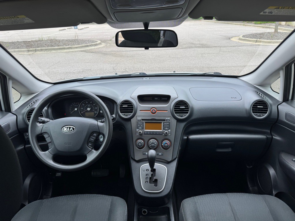 2009 Kia Rondo Image 18