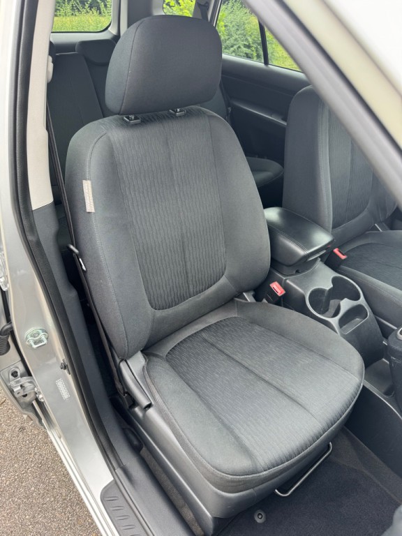 2009 Kia Rondo Image 28
