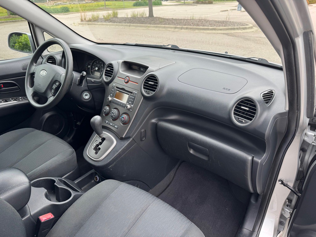 2009 Kia Rondo Image 29