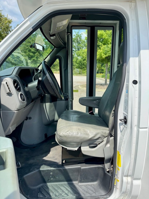 2012 Ford Econoline Image 9